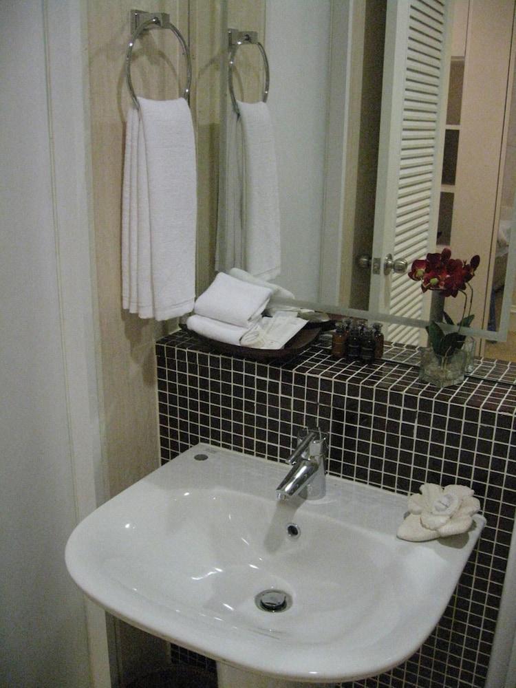 Aphrodite Inn Bangkok Ngoại thất bức ảnh