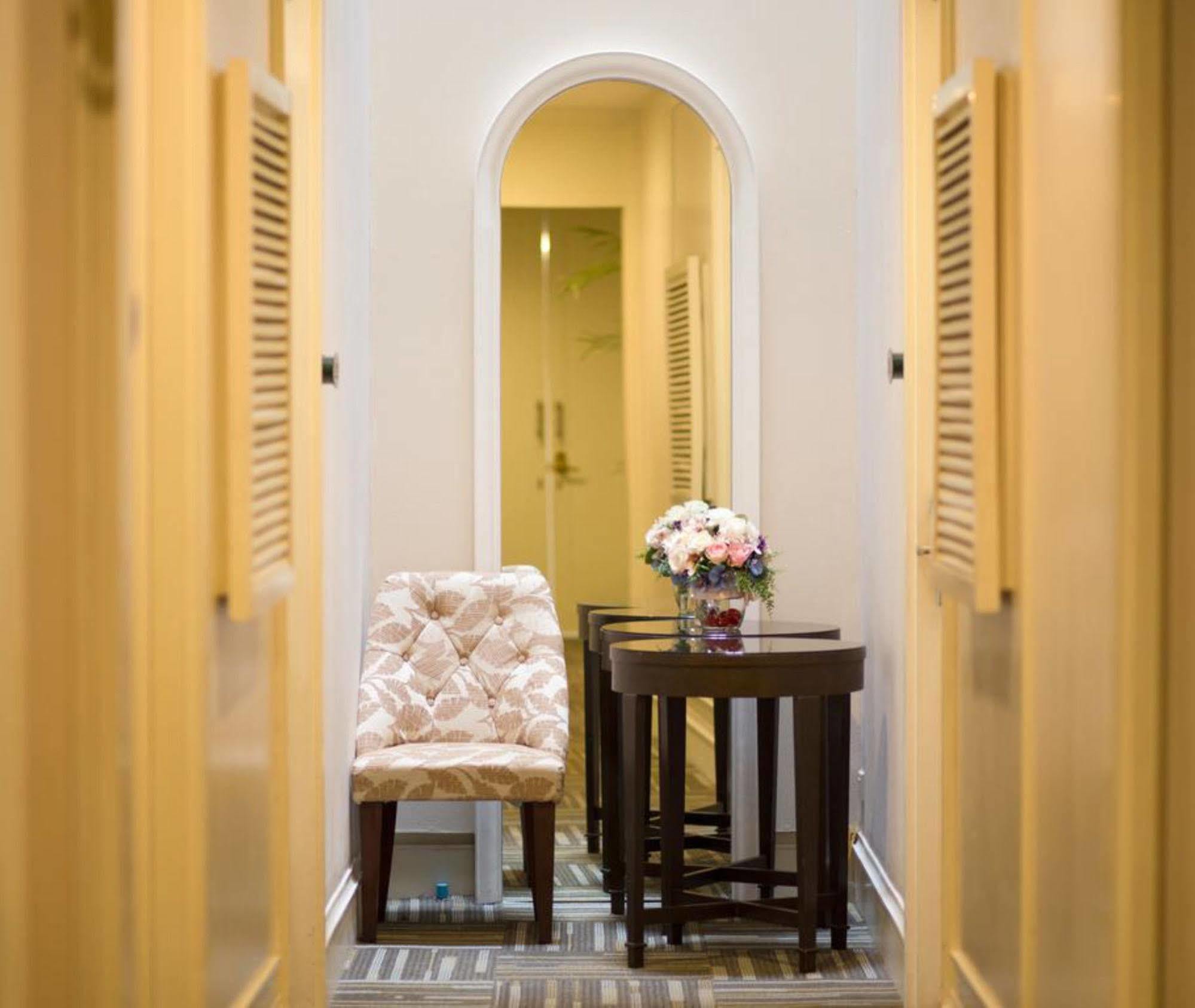 Aphrodite Inn Bangkok Ngoại thất bức ảnh