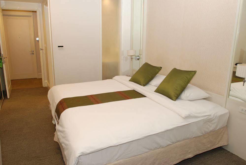 Aphrodite Inn Bangkok Ngoại thất bức ảnh