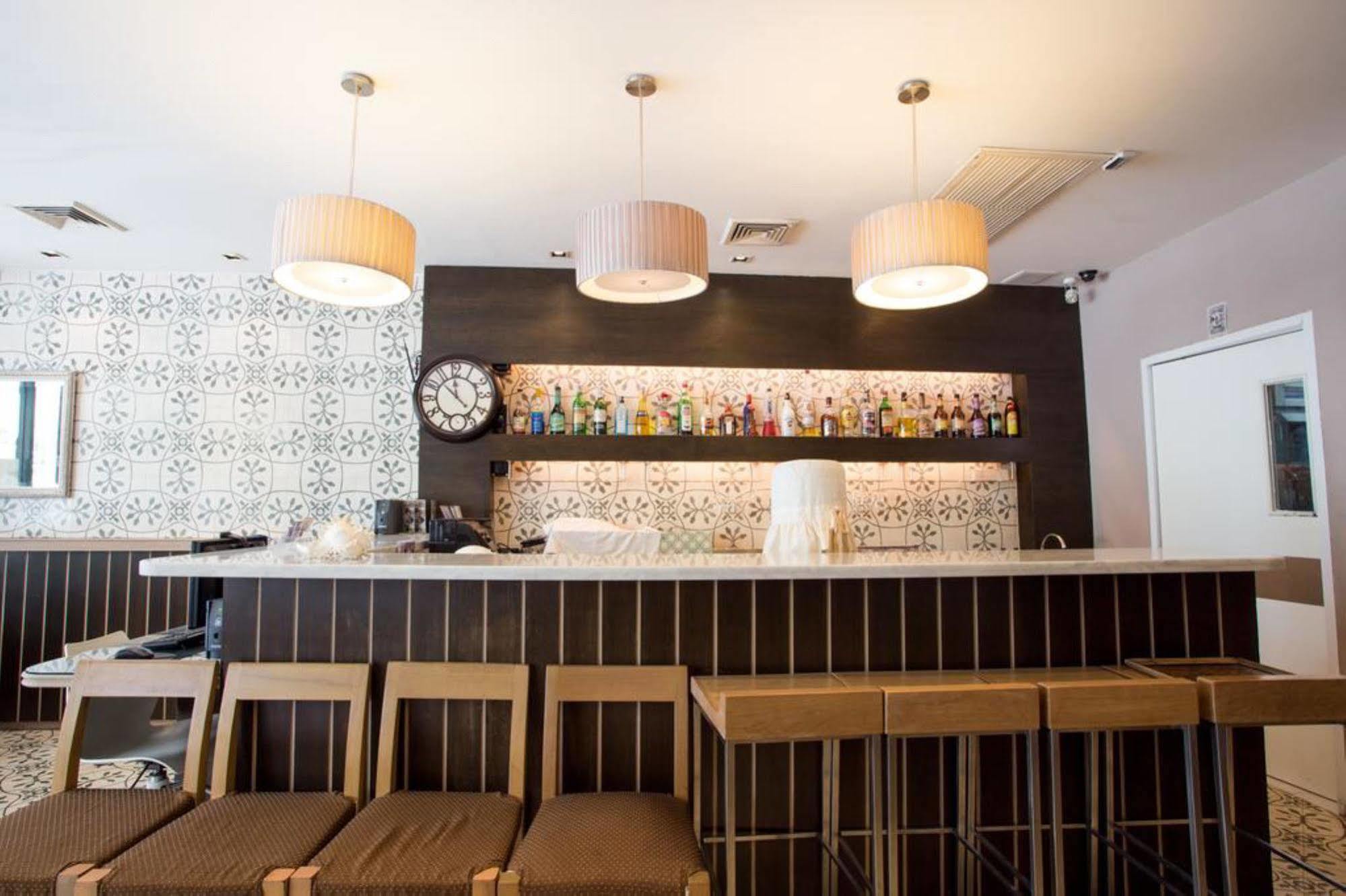 Aphrodite Inn Bangkok Ngoại thất bức ảnh