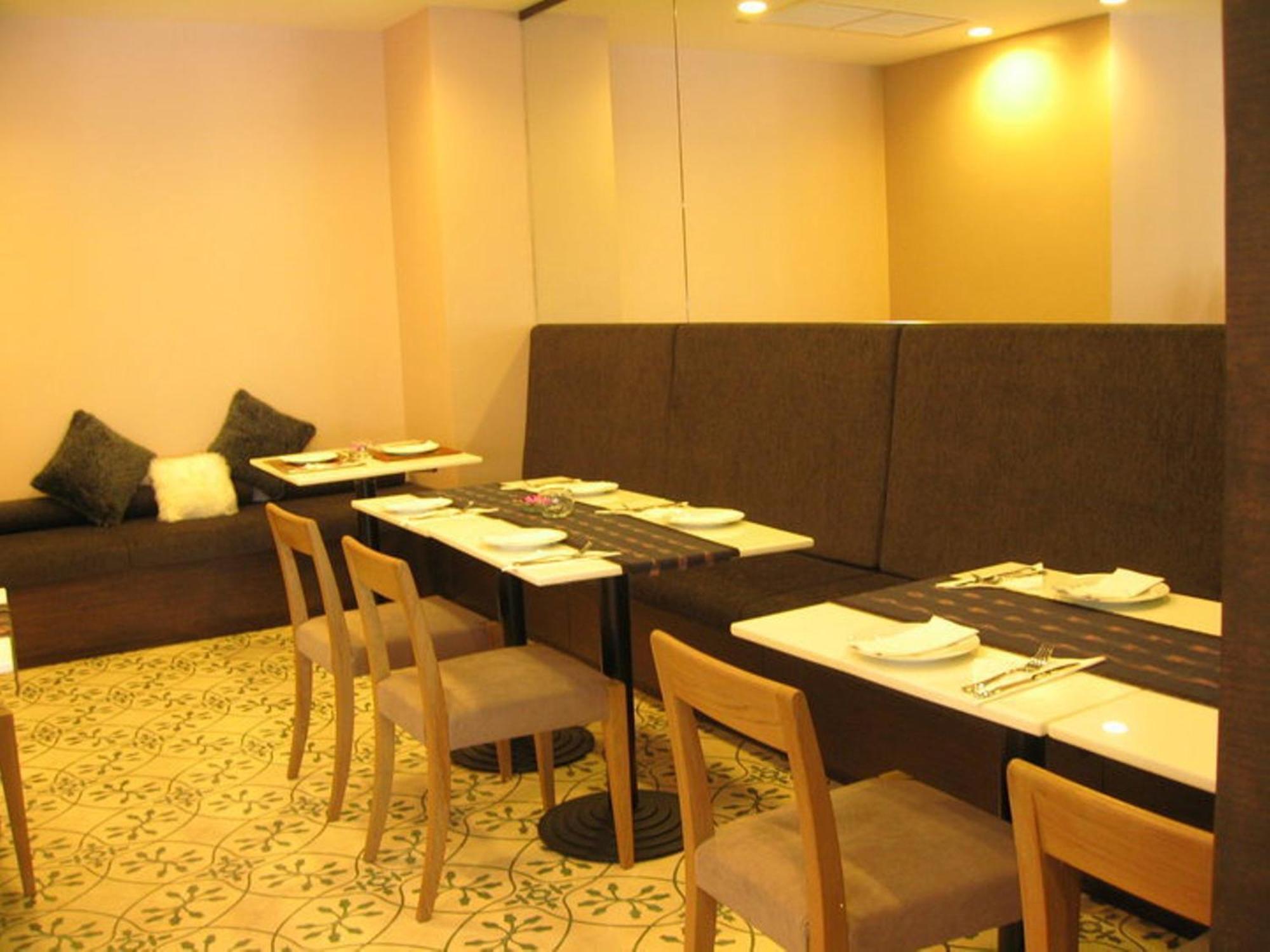Aphrodite Inn Bangkok Ngoại thất bức ảnh