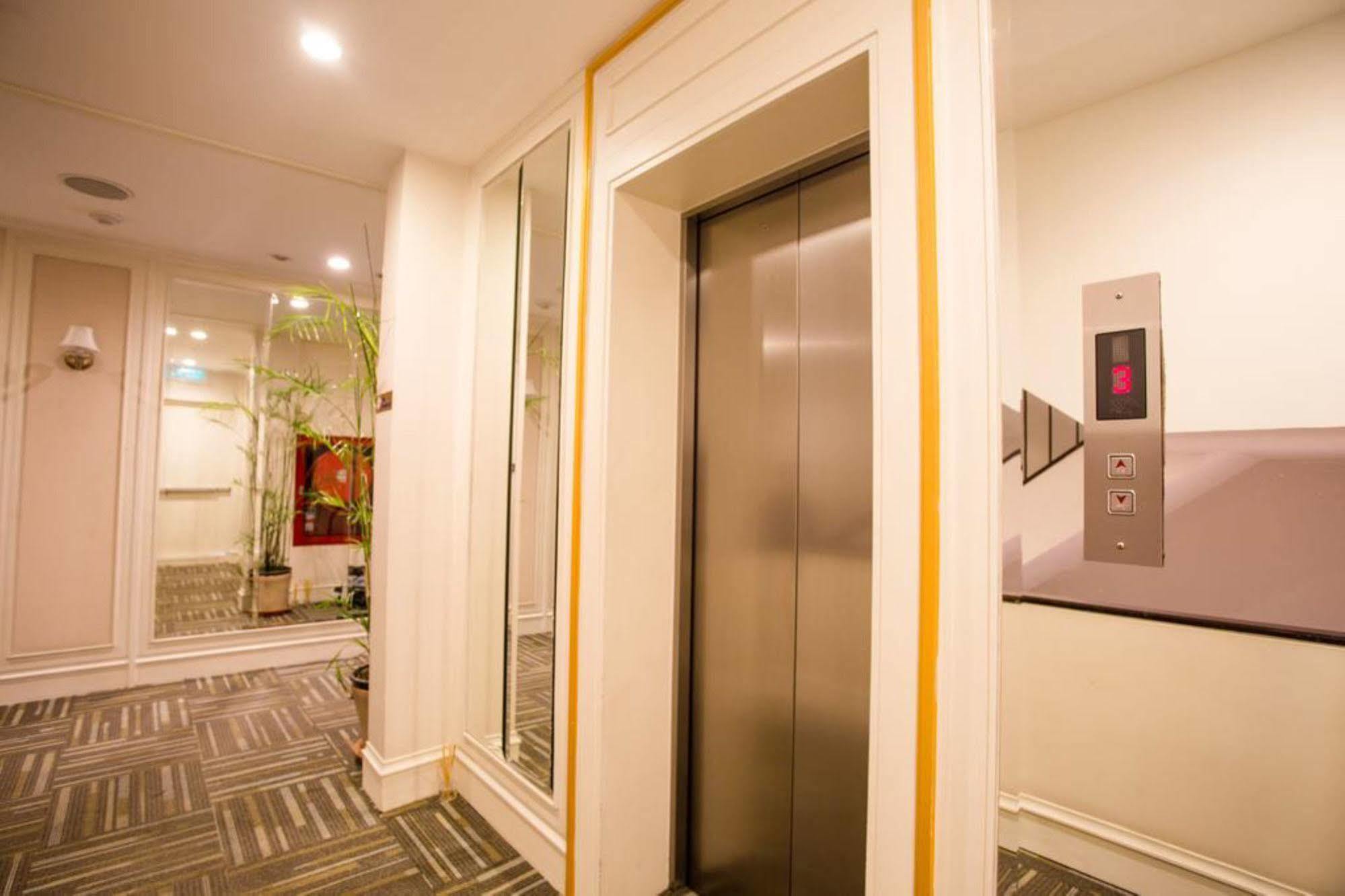 Aphrodite Inn Bangkok Ngoại thất bức ảnh
