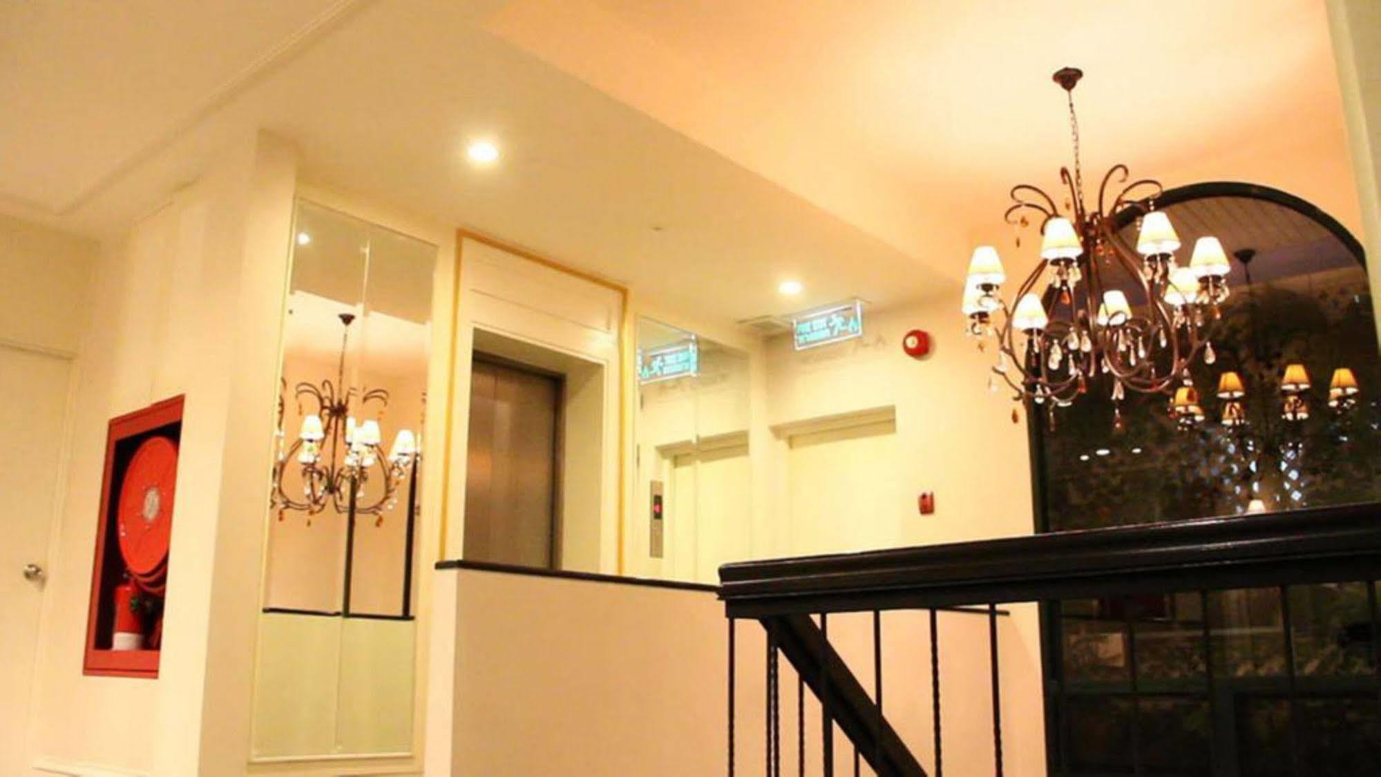 Aphrodite Inn Bangkok Ngoại thất bức ảnh