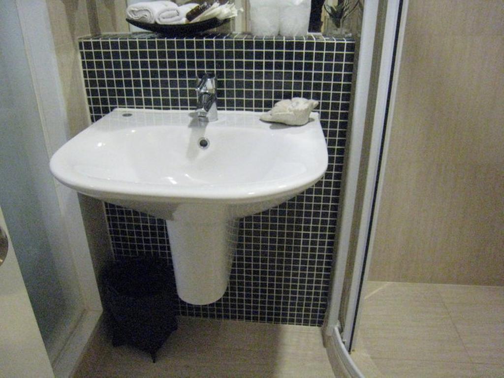Aphrodite Inn Bangkok Ngoại thất bức ảnh